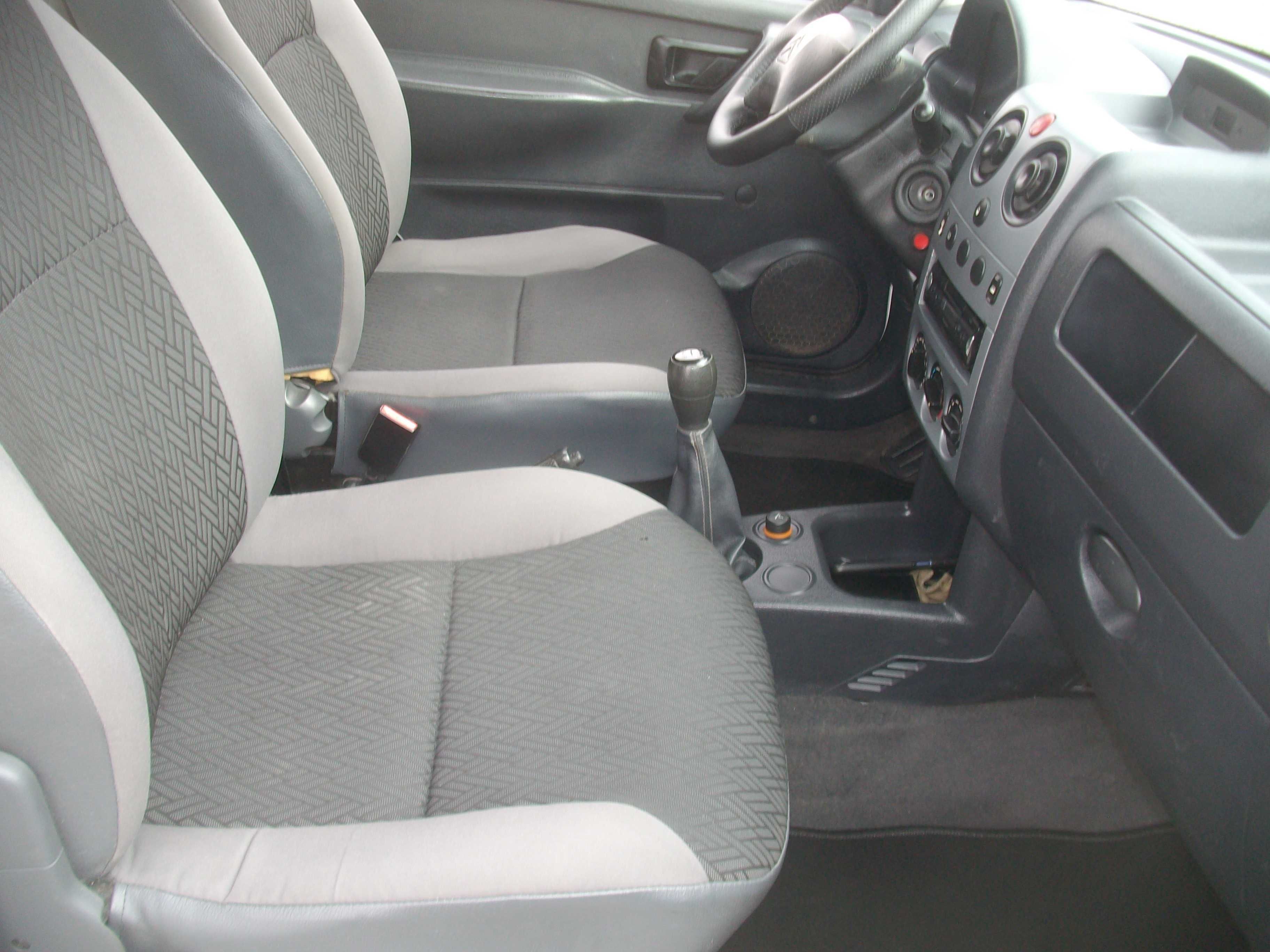 Citroen Berlingo 1.6D (Fibrada no interior) de 2010