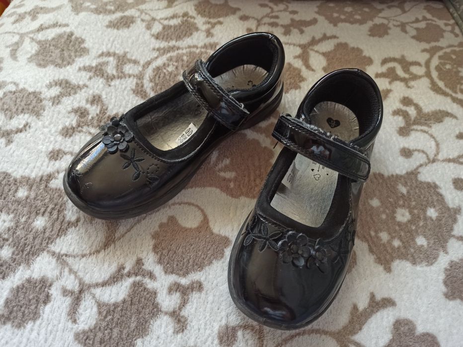 Czarne buty lakierki baleriny rozmiar 32