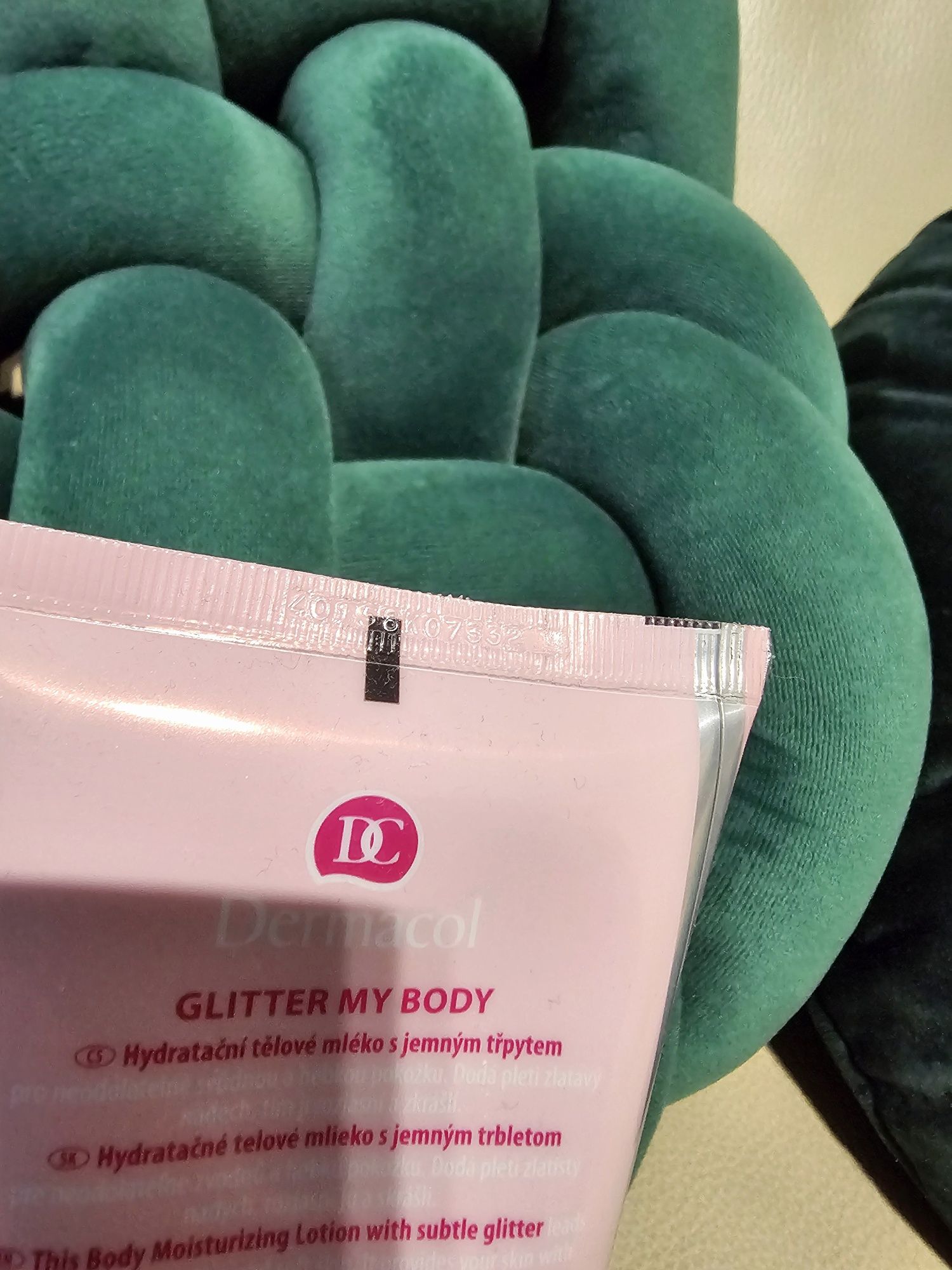 Nawilżające mleczko do ciała Dermacol glitter my body