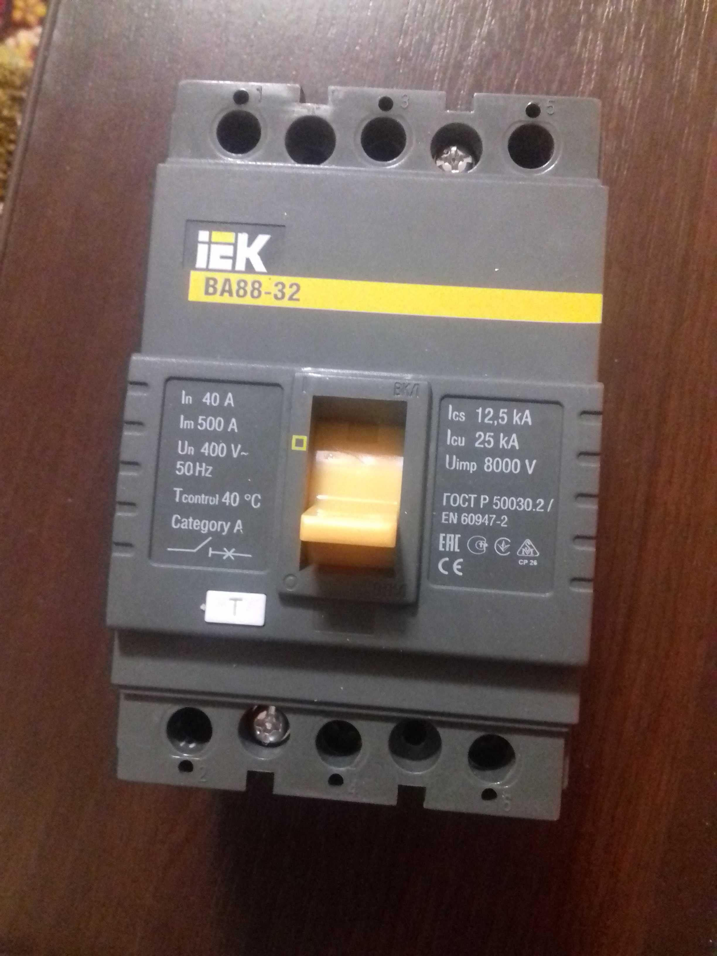 Автоматичний вимикач ВА88-32 3Р 40А IEK
