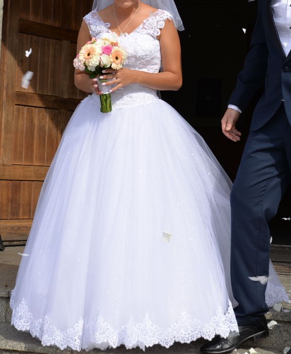 Piękna i zjawiskowa suknia ślubna, 34-36