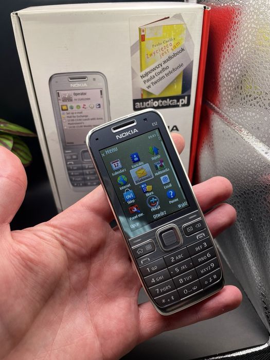 Nokia E52 - klasyczny telefon biznesowy w świetnem stanie
