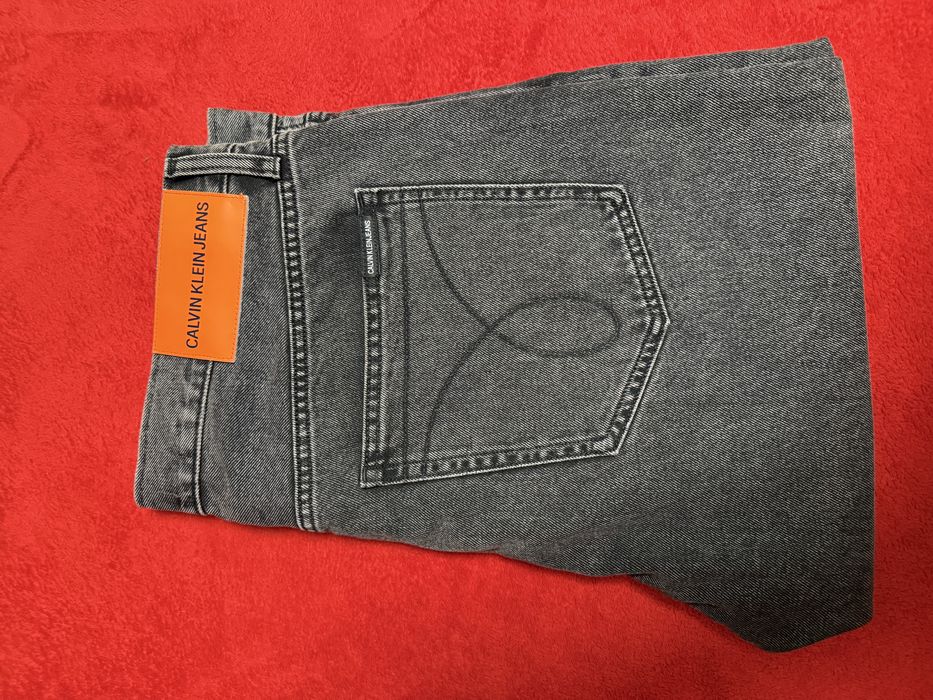 Продам джинсы Calvin Klein 36/32