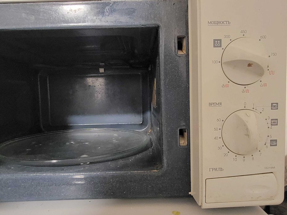 Мікрохвильовка Samsung (працює тільки гриль) CE 2718 NR