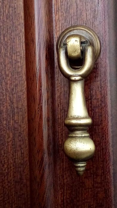 Móvel alto em mogno - quarto, sala, escritório, hall