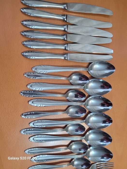8/ Sztucce zestaw 24 sztuk