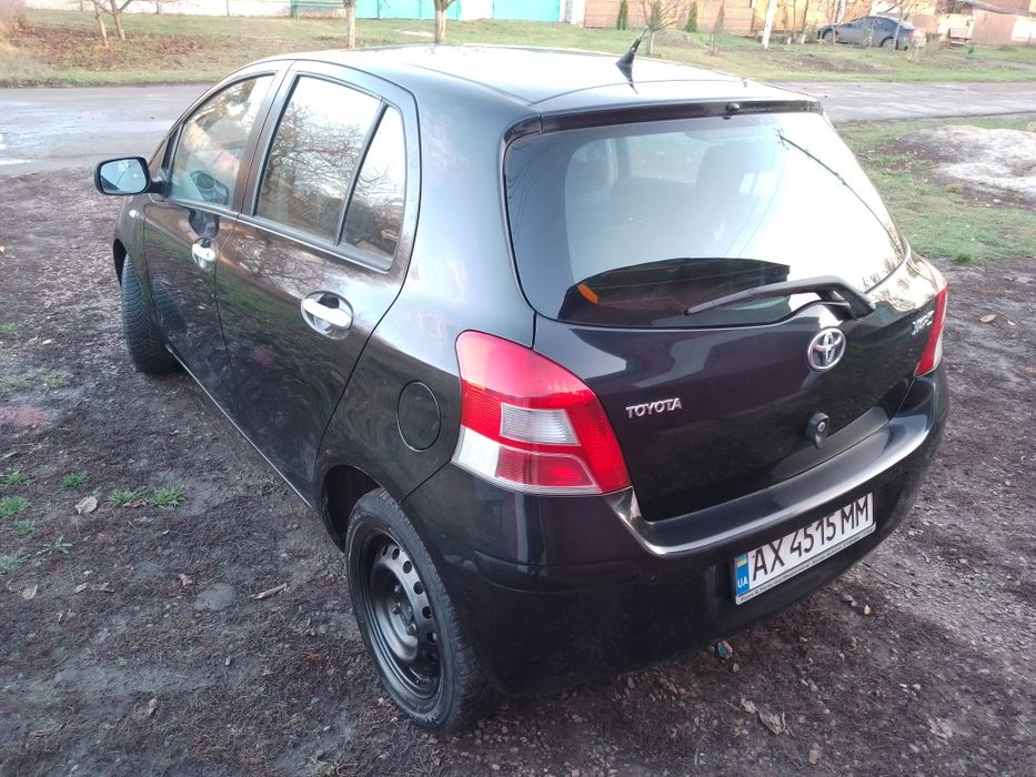 Продаю TOYOTA Yaris в гарному стані.