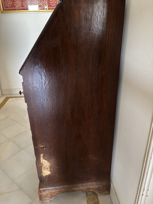 Movél antigo em Mogno