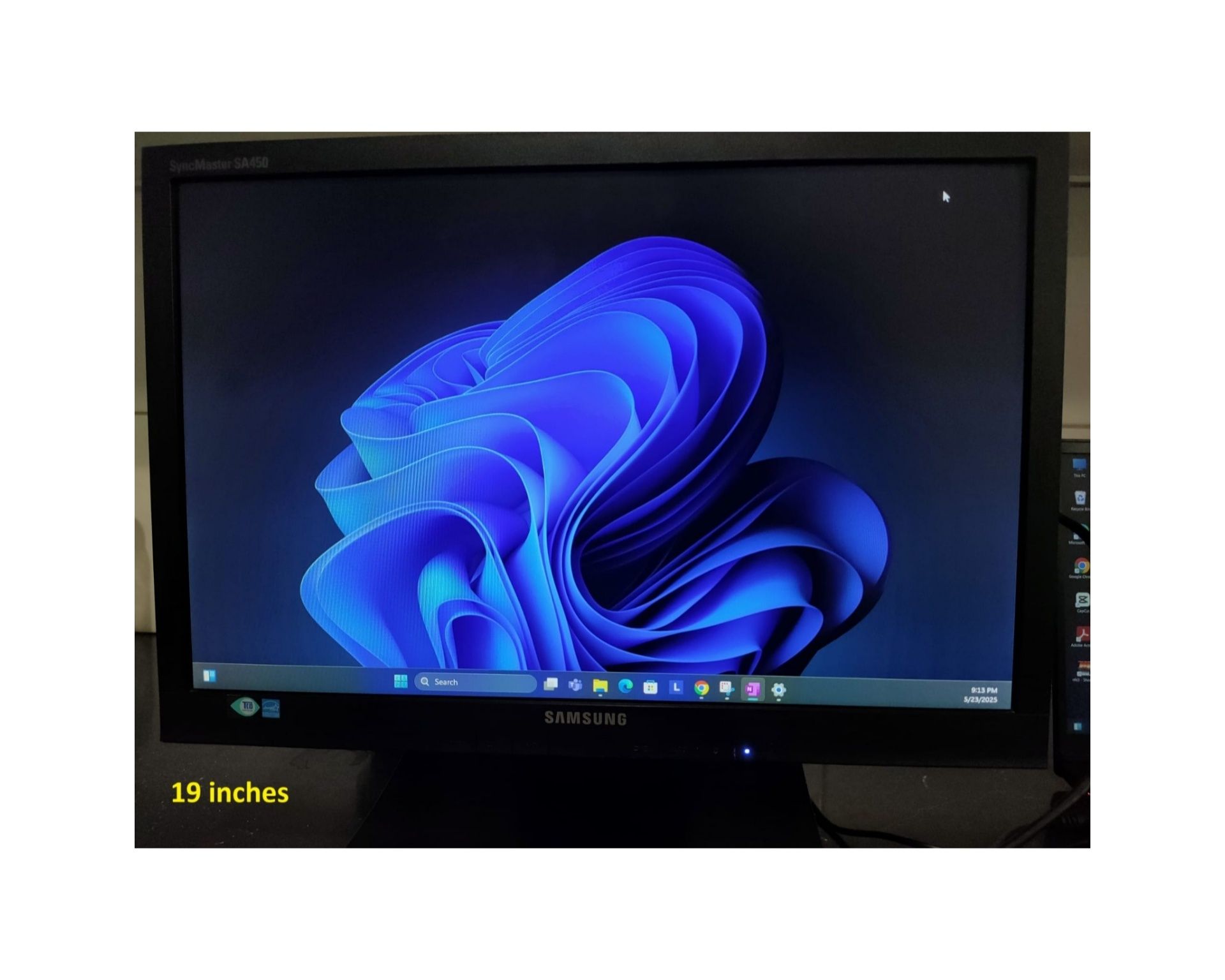 2 monitory Samsung – 24" i 19" + regulowane ramię do monitora.