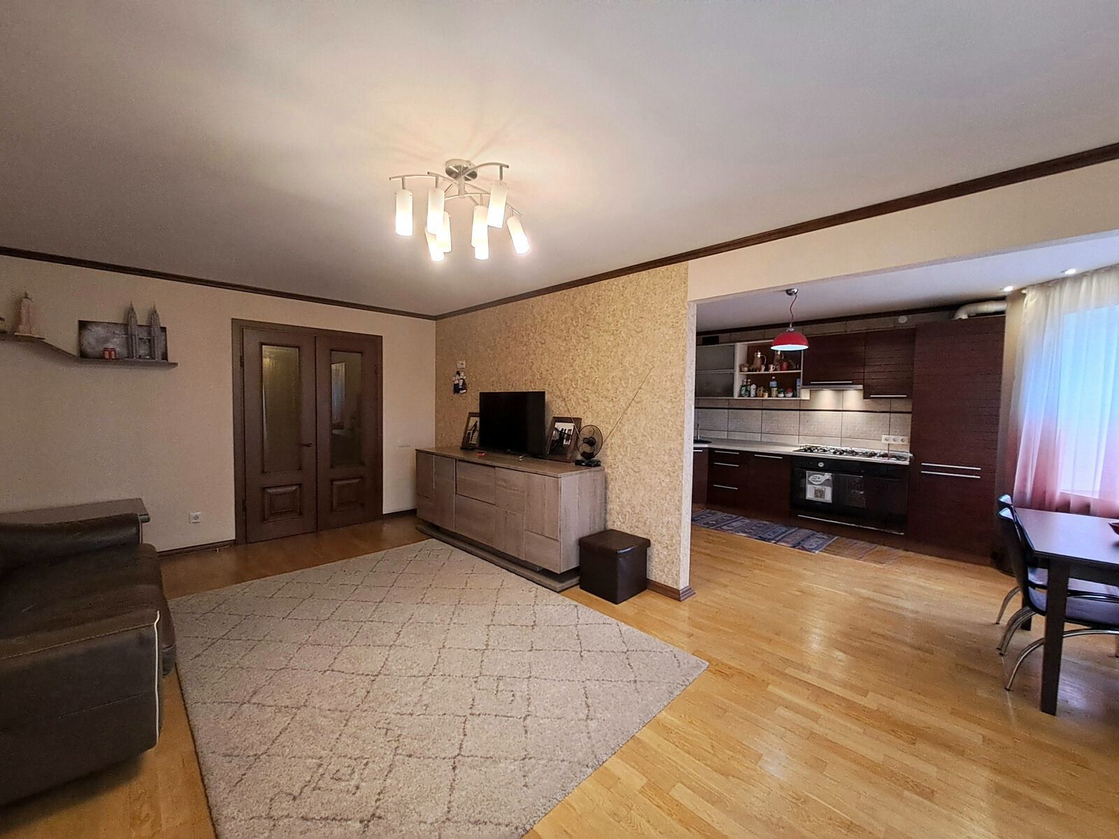 Продаж 3к квартири з видом на парк