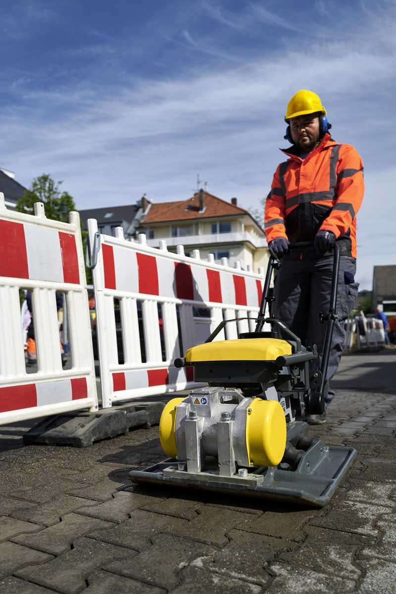 Wynajem zagęszczarki Buk Ubijarki gruntu 110 kg JCB