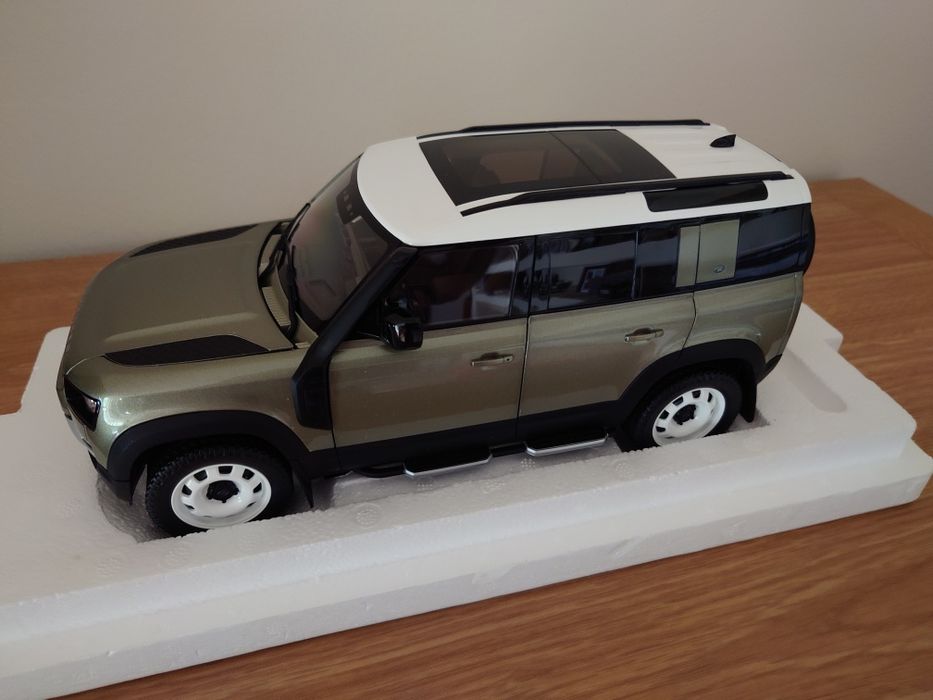 Model Land Rover 1:18 Almost Real
