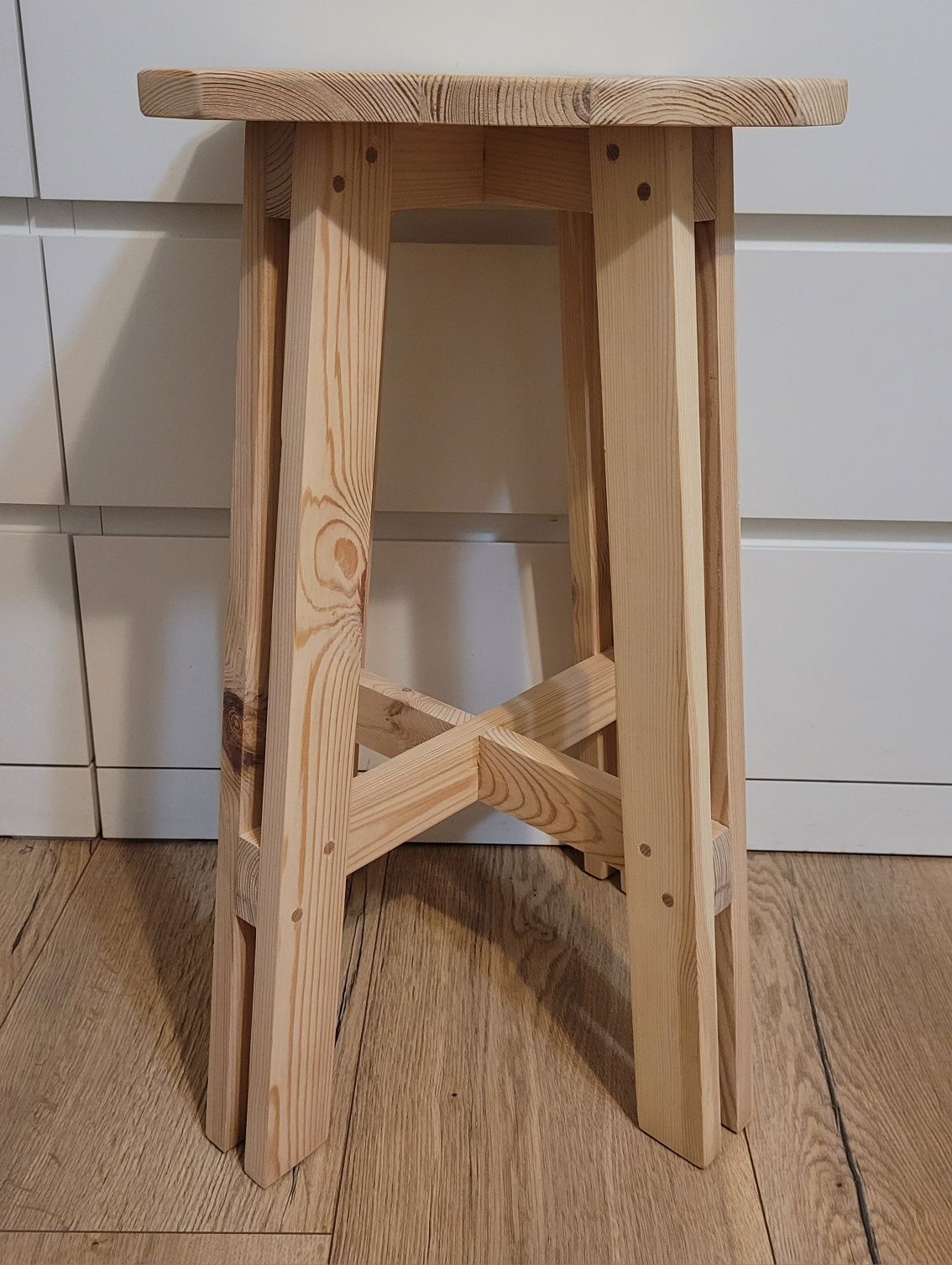 Taboret hoker sosnowy