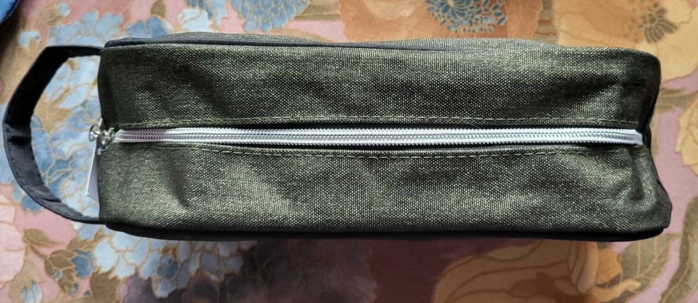 Новые  косметички 3шт зеленая и 2 серые