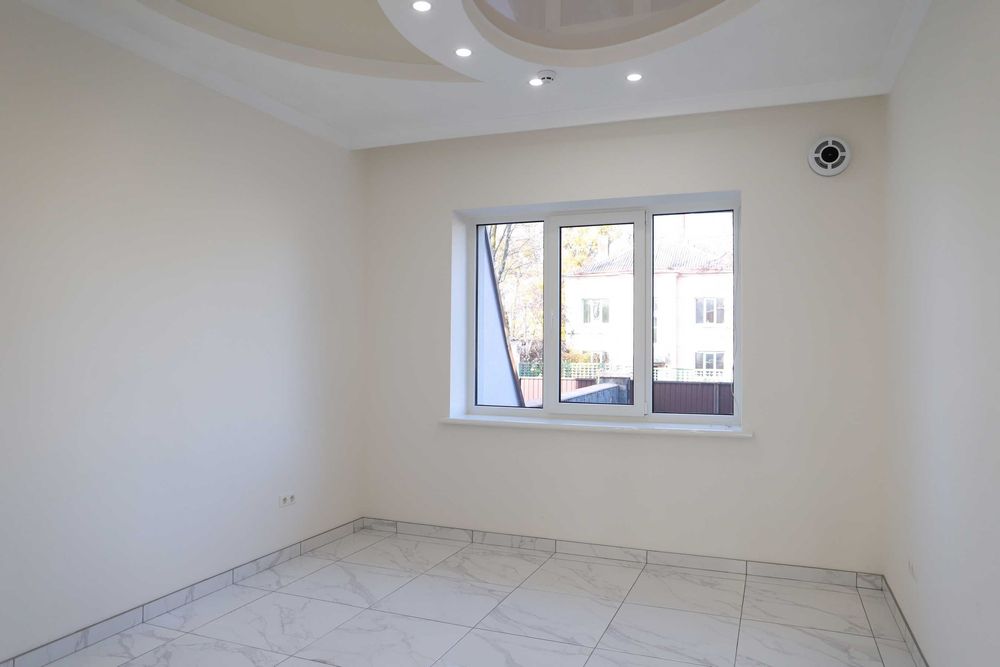 Будинок з сучаним ремонтом та технікою під представництво, офіс