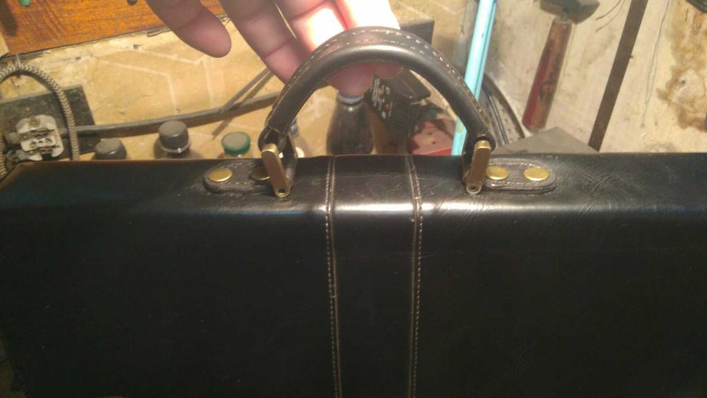 Ремонт виробів із шкіри .Валіз ,сумок,рюкзаків.