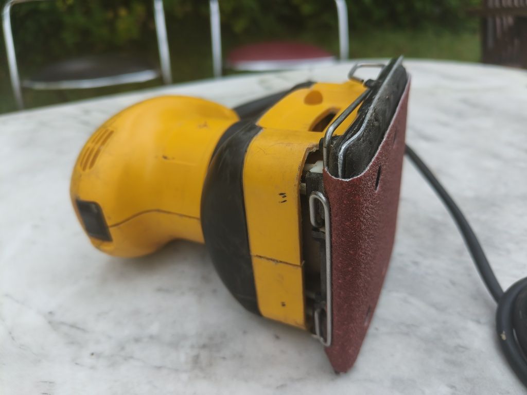 Szlifierka oscylacyjna DeWalt D26441