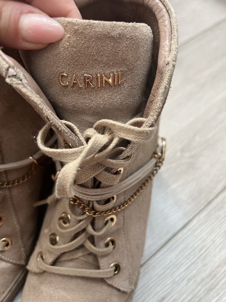 Carinii, sneakersy na koturnie