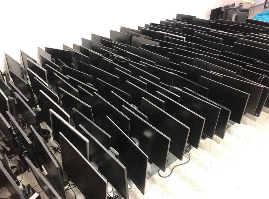 ПРОДАМ МЕБЛІ ВЖИВАНІ,столи, крісла, тумби,шафи,стелажілофт,оргтехніка