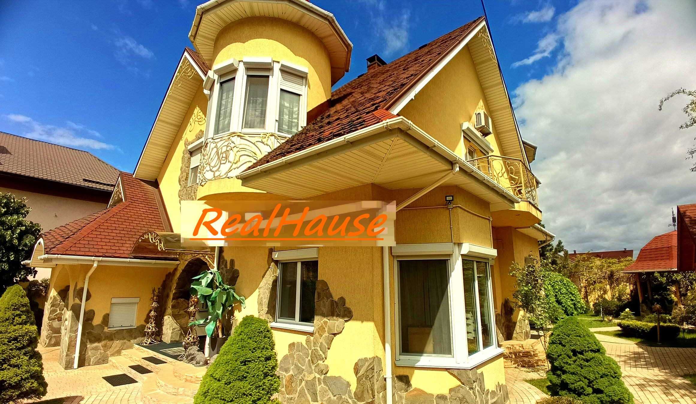 Продам будинок з критим басейном та ділянкою з лісом.Киїм 10км.