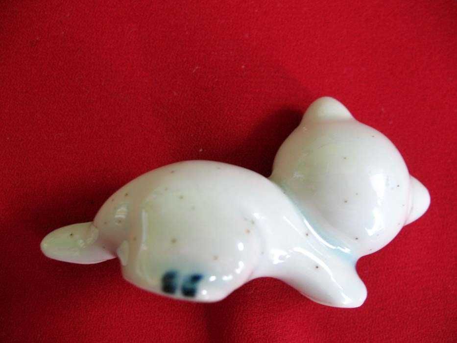 Kot - figurka z porcelany biało niebieskiej - 3,5 x 7 x 3 cm Rzadkość