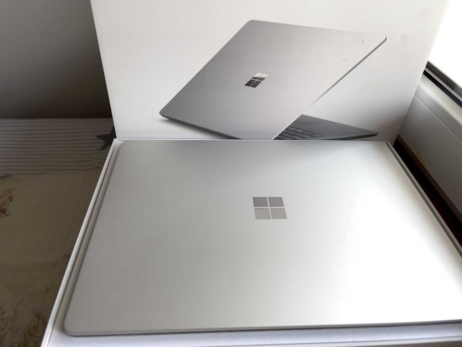 Microsoft Surface Laptop 2 Intel i-7 8th Gen 256/8 GB
