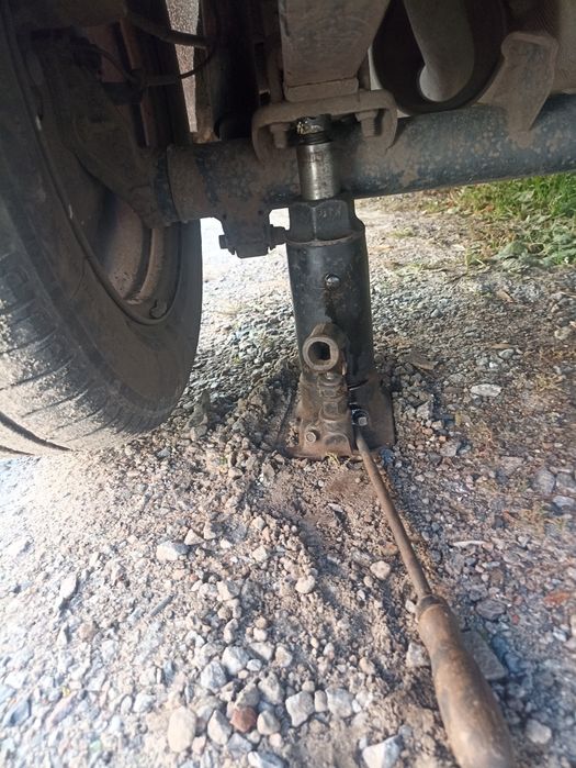 Продам домкрат 5 тонн