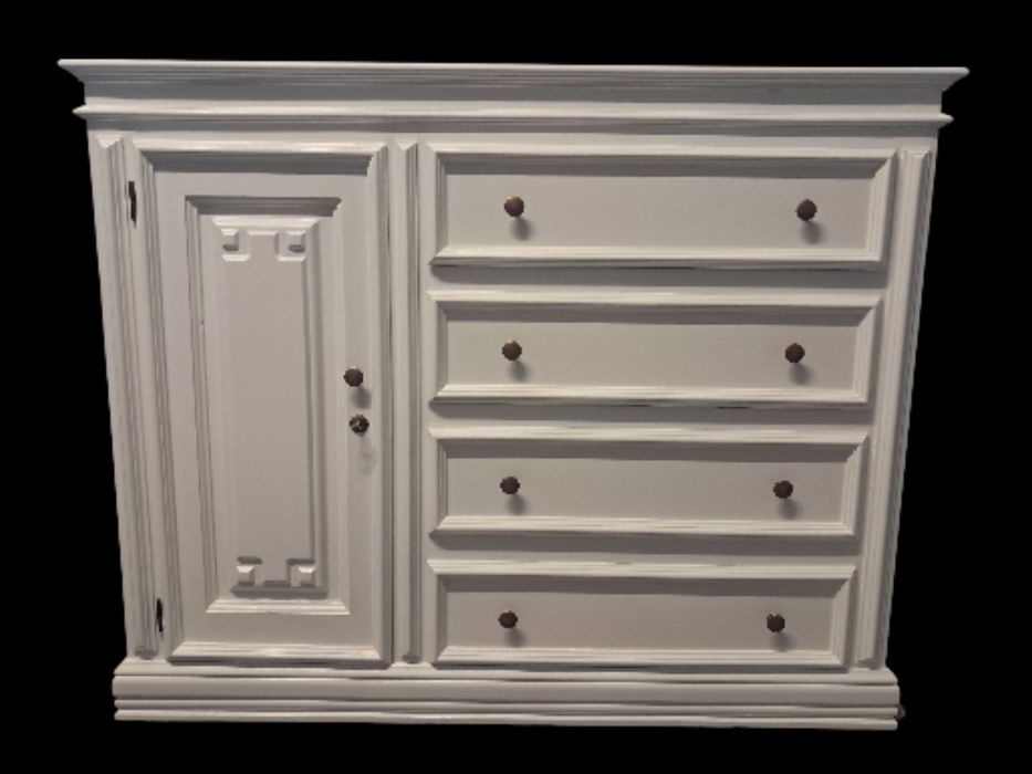 Móvel em madeira branco em excelente estado