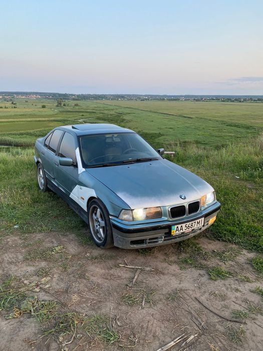 BMW E36 318i 1995 рік механіка газ/бензин
