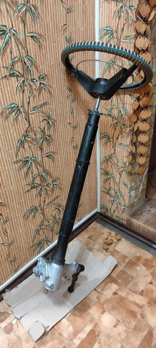 Продам рулевой редуктор в сборе с рулевой колонкой и рулем