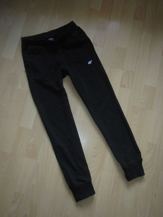 4F spodnie dresowe rozm.152