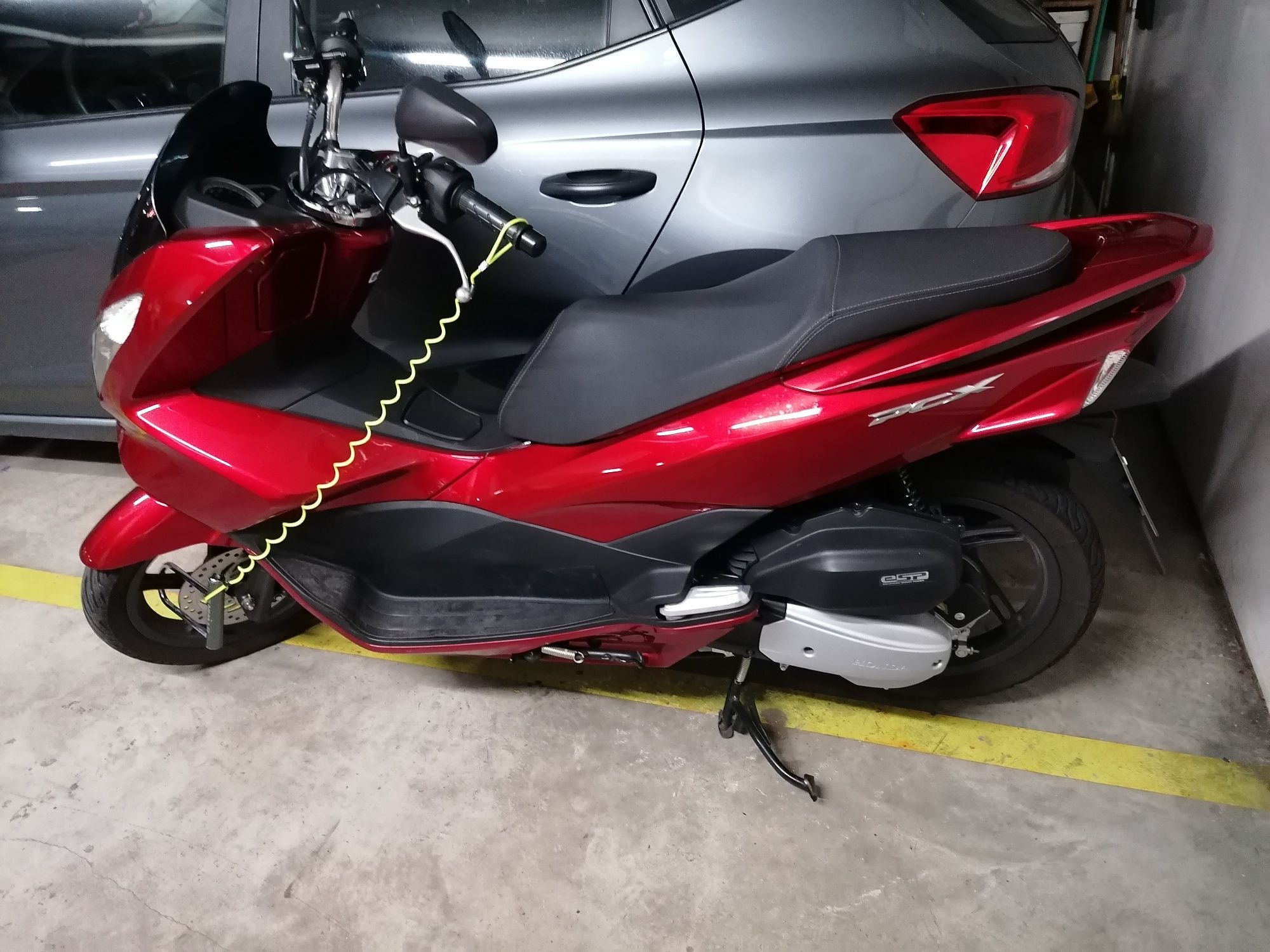 Honda PCX 125 como nova