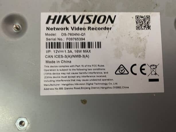 IP відеореєстратор Hikvision DS-7604NI-Q1