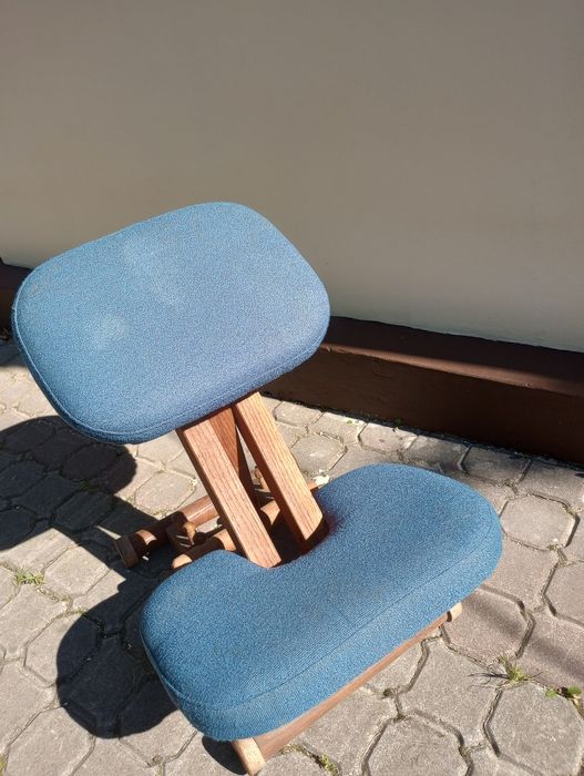 Fotel redukujący ból kręgosłupa KLĘKOSIAD daj odpocząć plecom
