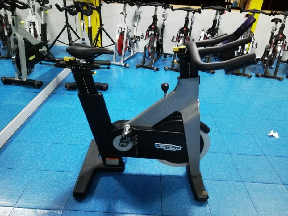 Vendo bicicleta technogym group cycle connect