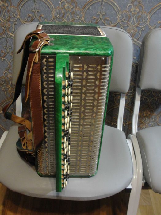 Баян Тенор у відмінному стані