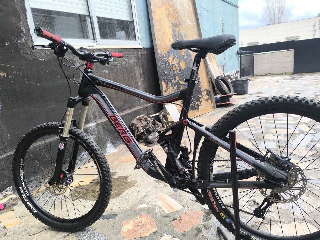 Bicicleta suspensão total