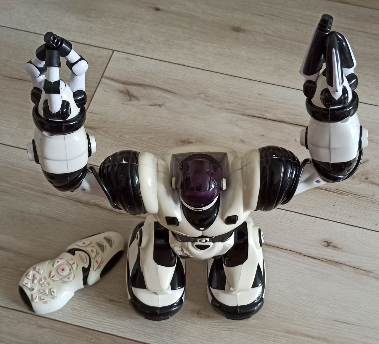 Робот с пультом управления wow wee robosapien. Оригинал