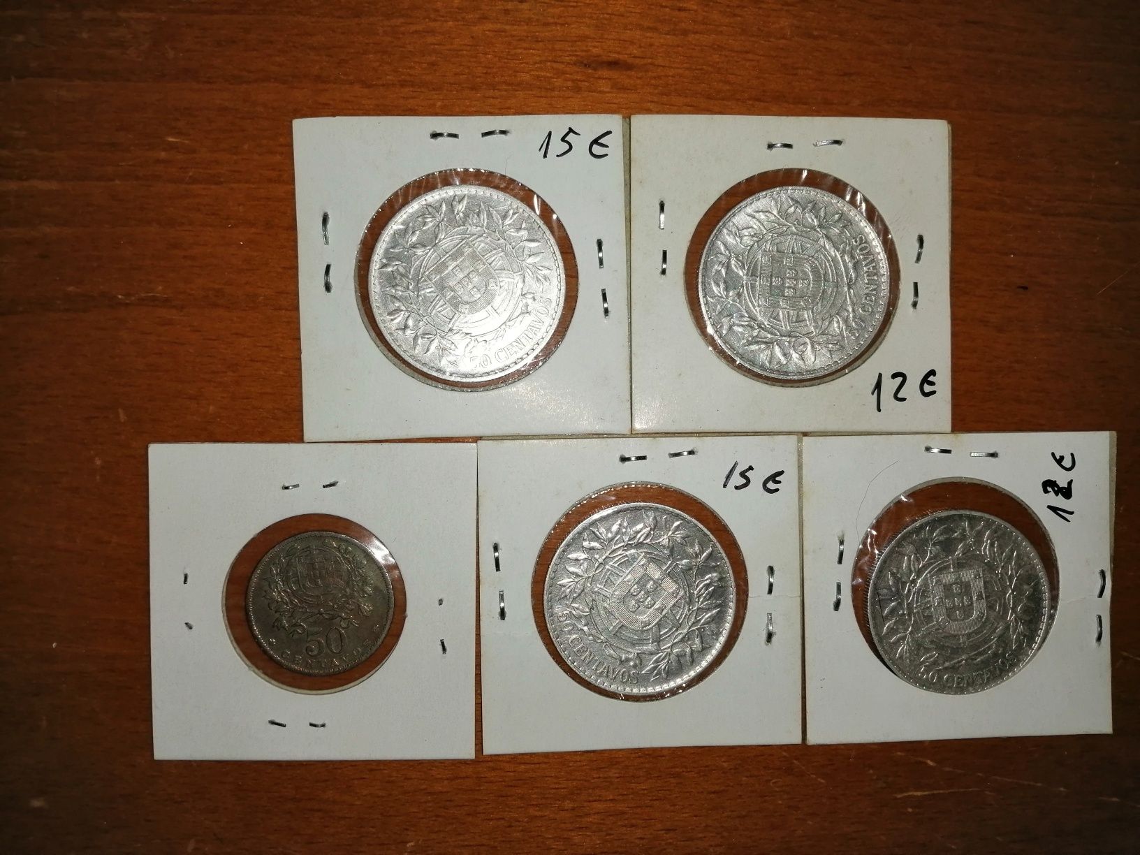 4 moedas de prata e uma alpaca