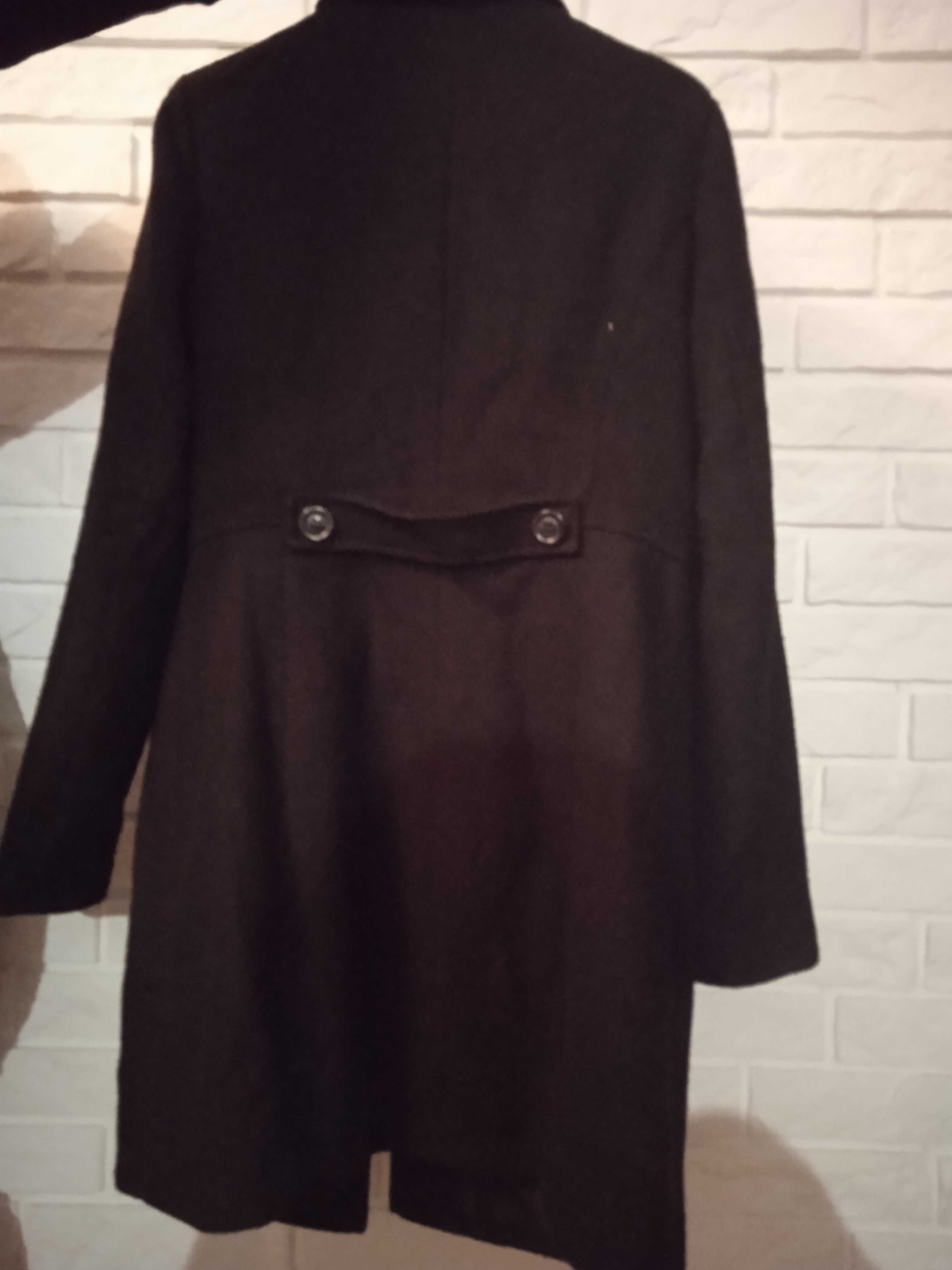 Czarny płaszcz Orsay M