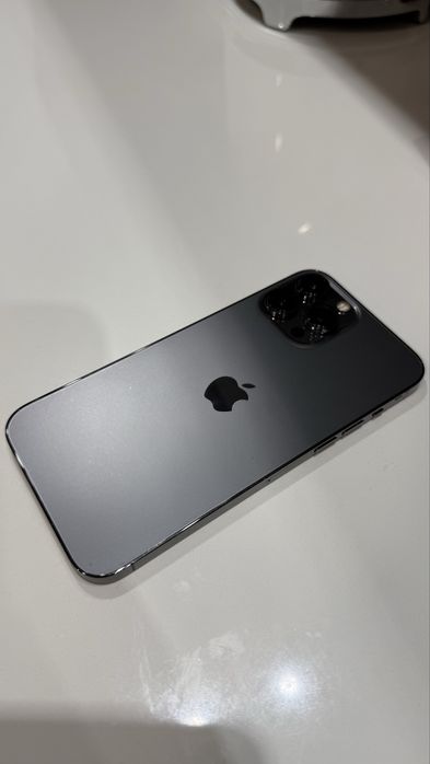 iPhone 13 Pro Max cinza escuro