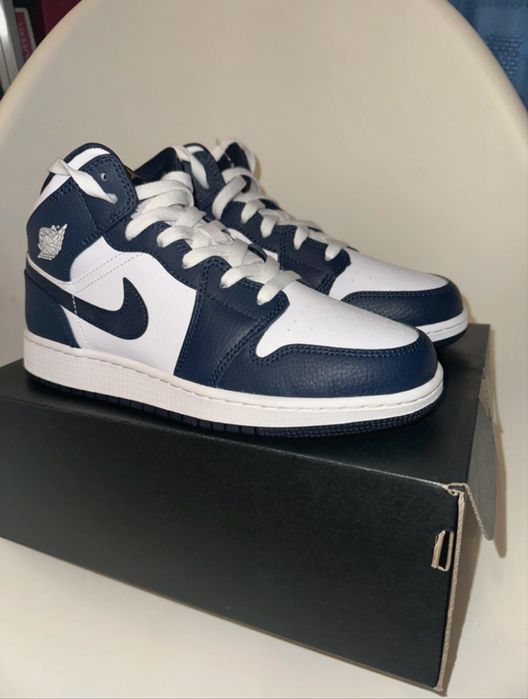 Air Jordan 1 Mid Metallic Gold Obsidian