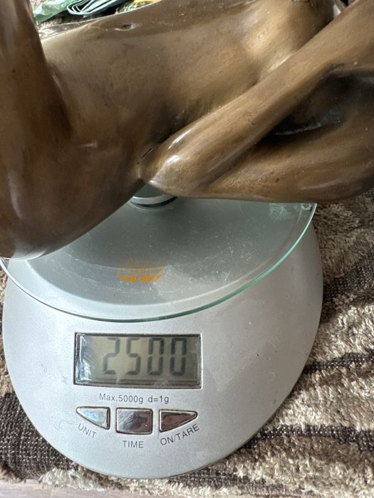 Akt kobiecy z brązu rzeźba kobiety brąz