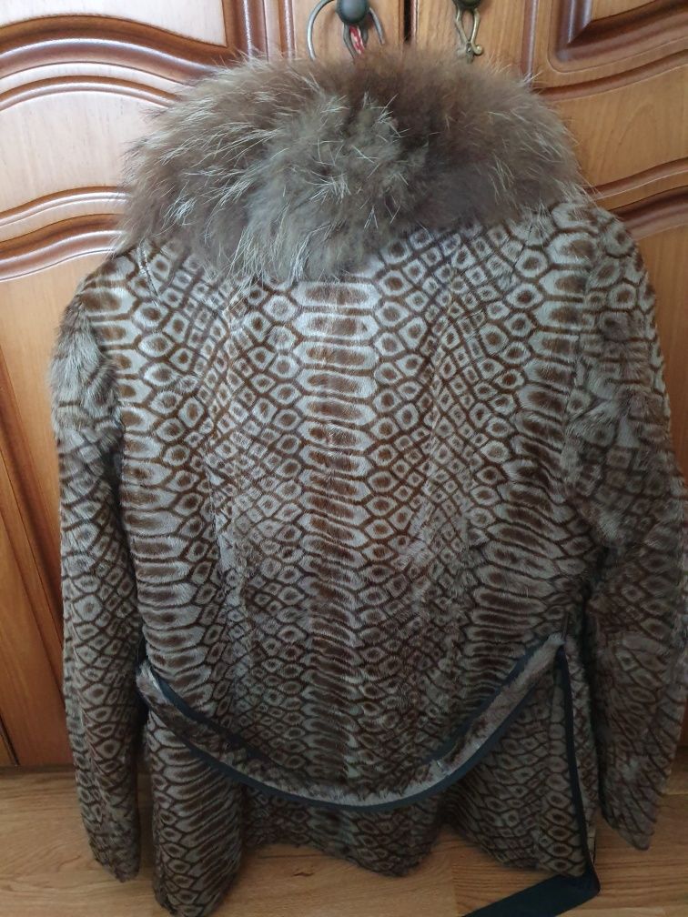 Зимове  жіноче  пальто
