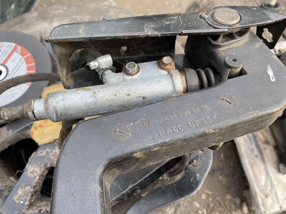 Педаль щепленни сцепление Мерседес Віто 638 2.3 дизель МКПП Mercedes