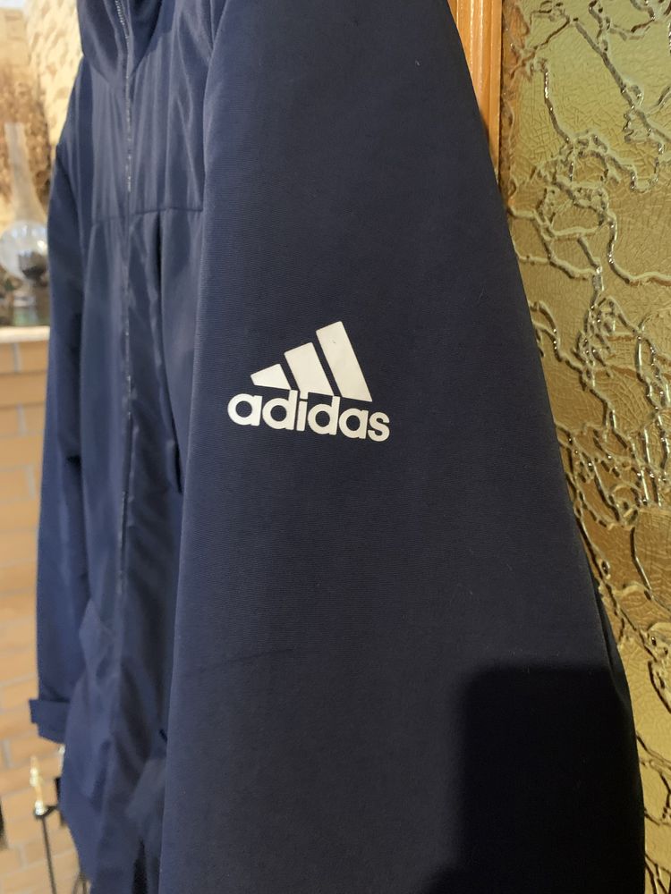 Продам кутку adidas