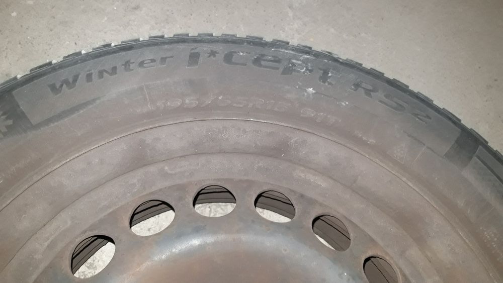 opony zimowe z kołpakami