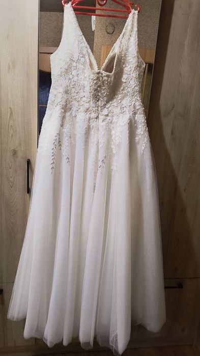 Śmietankowa suknia ślubna