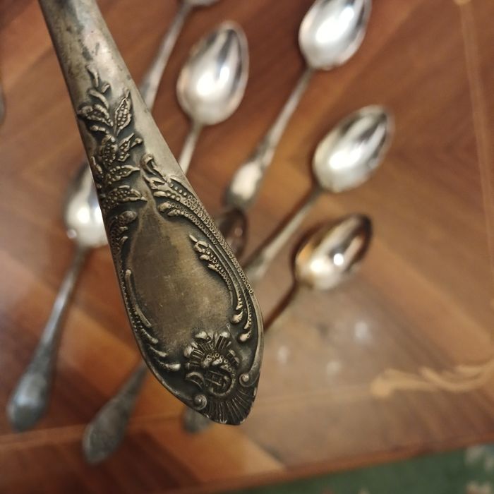 Продам серебрянную вилку, мельхиоровые столовые ложки