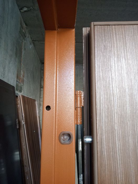 Дверь входная.  .